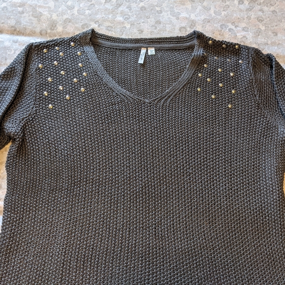 Gray open weave v-neck sweater with silver beaded embellishments- size medium - Picture 4 of 7